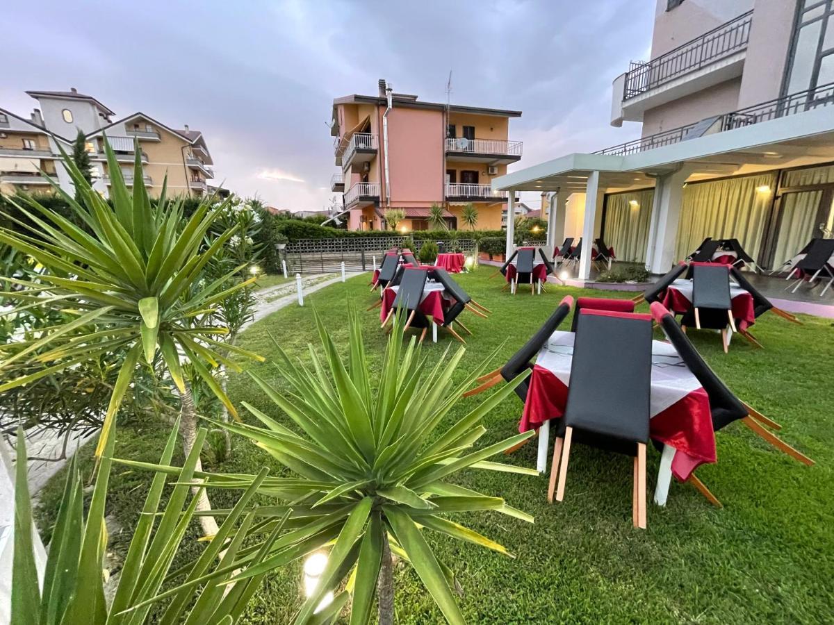 Hotel Le Ceramiche Montalto Uffugo Exteriér fotografie